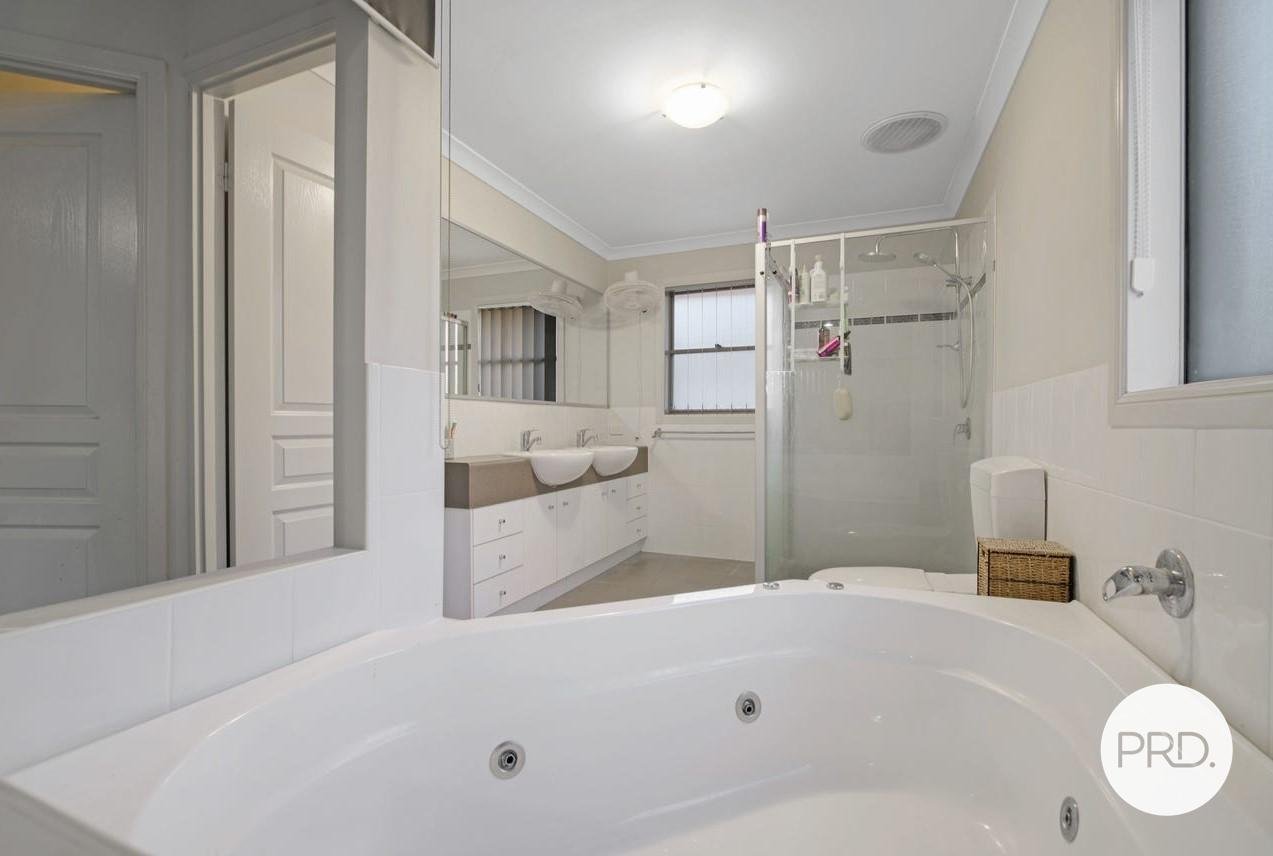 13 Lingwoodock Place GLEN EDEN 8