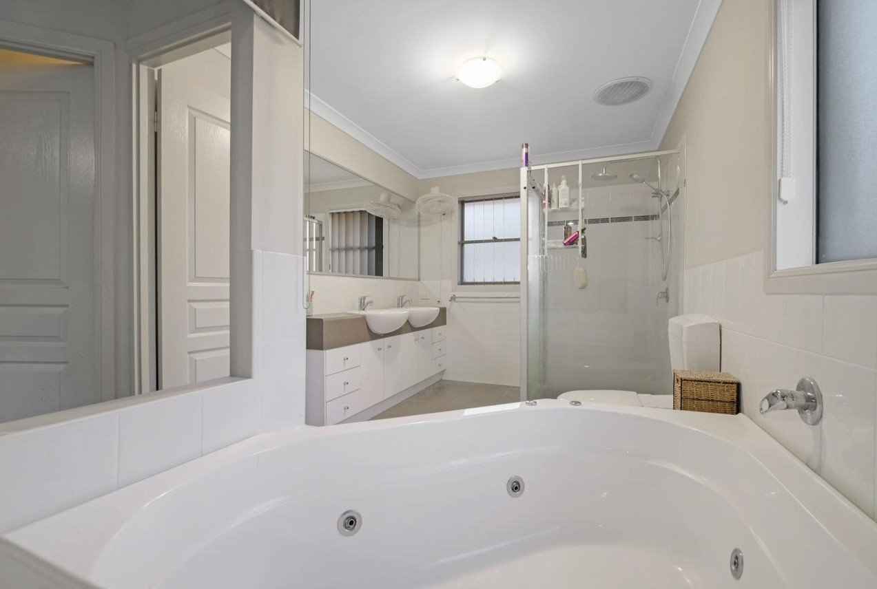 13 Lingwoodock Place GLEN EDEN 9