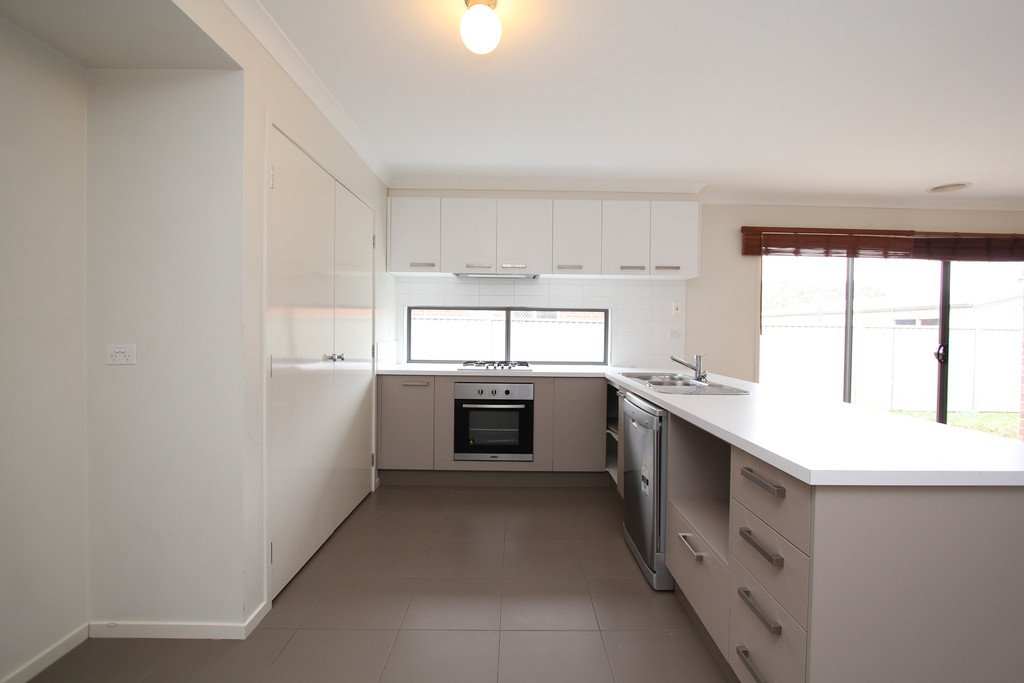 13 Macquarie Close DELACOMBE 2