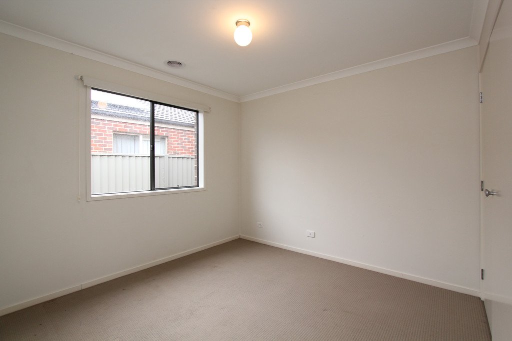 13 Macquarie Close DELACOMBE 9