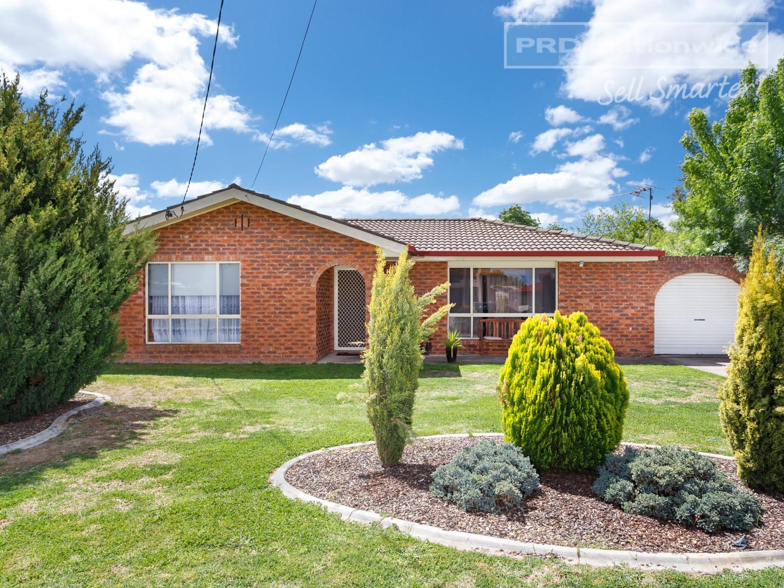 13 Magnolia Parade LAKE ALBERT 1