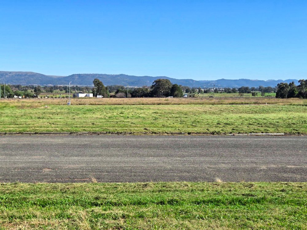 13 Makybe Diva Street SCONE 1