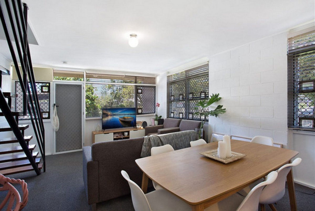 1/3 Margaret Avenue Broadbeach 2