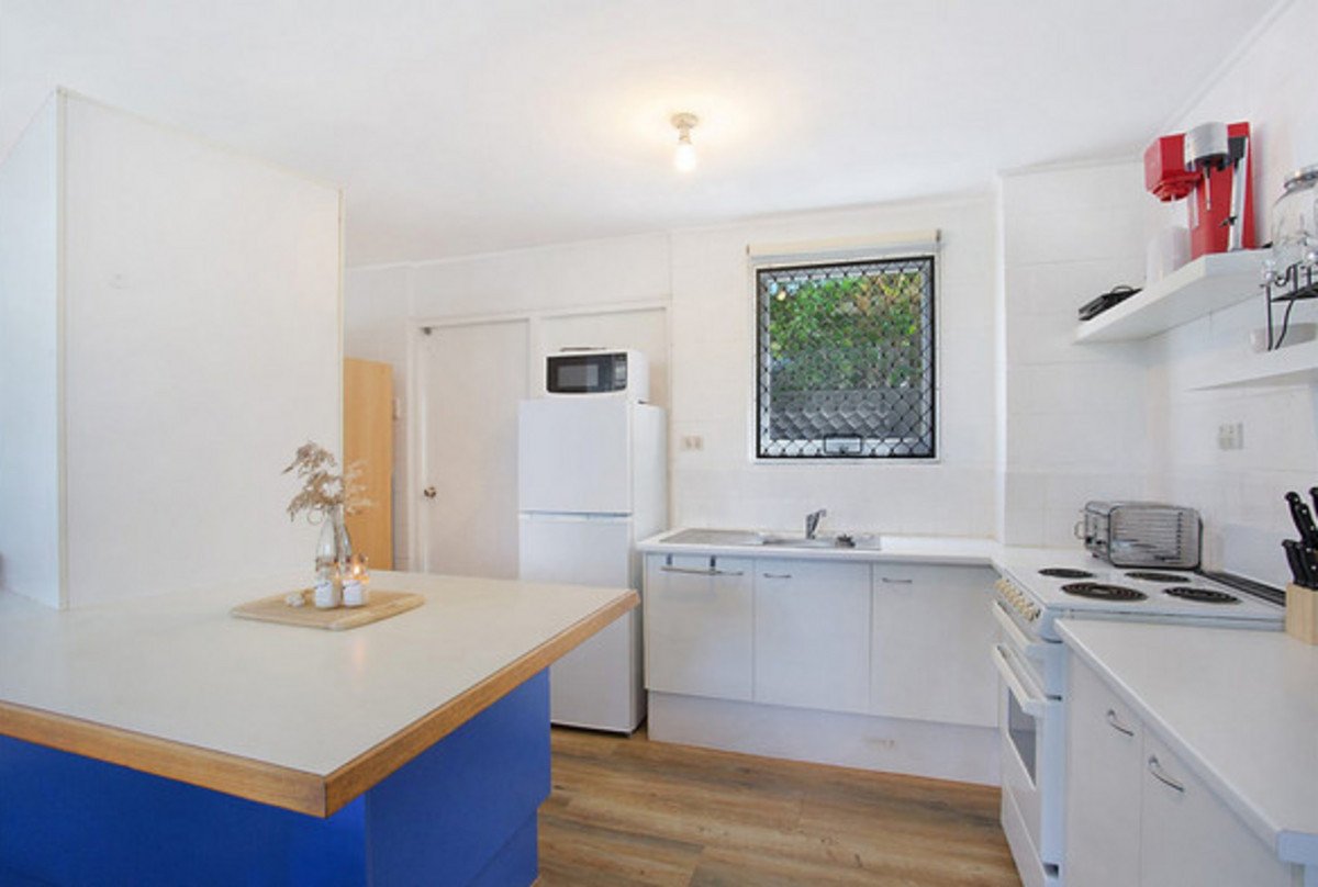 1/3 Margaret Avenue Broadbeach 6