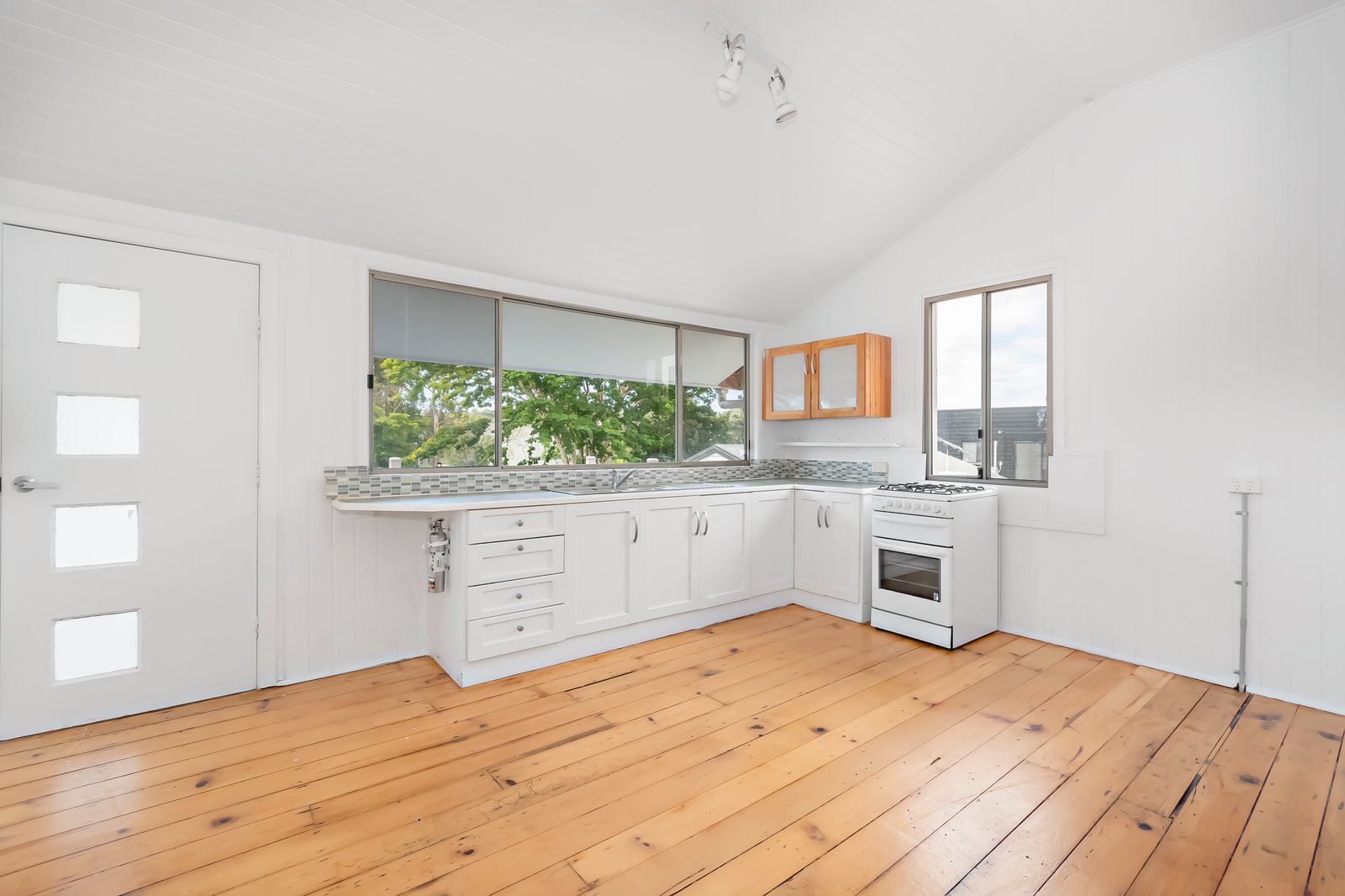 13 Mattocks Road BURLEIGH WATERS 2