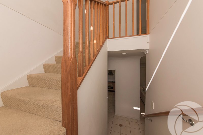 13 Menton Avenue VARSITY LAKES 16