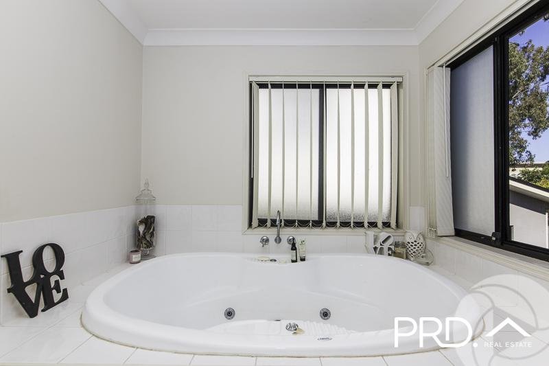 13 Menton Avenue VARSITY LAKES 9