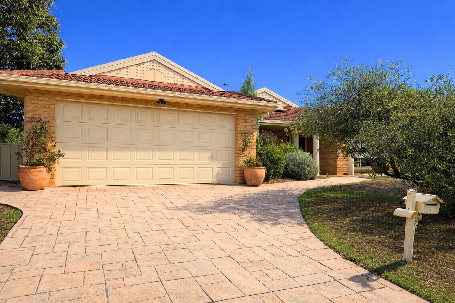 13 Muller Street SALAMANDER BAY 1