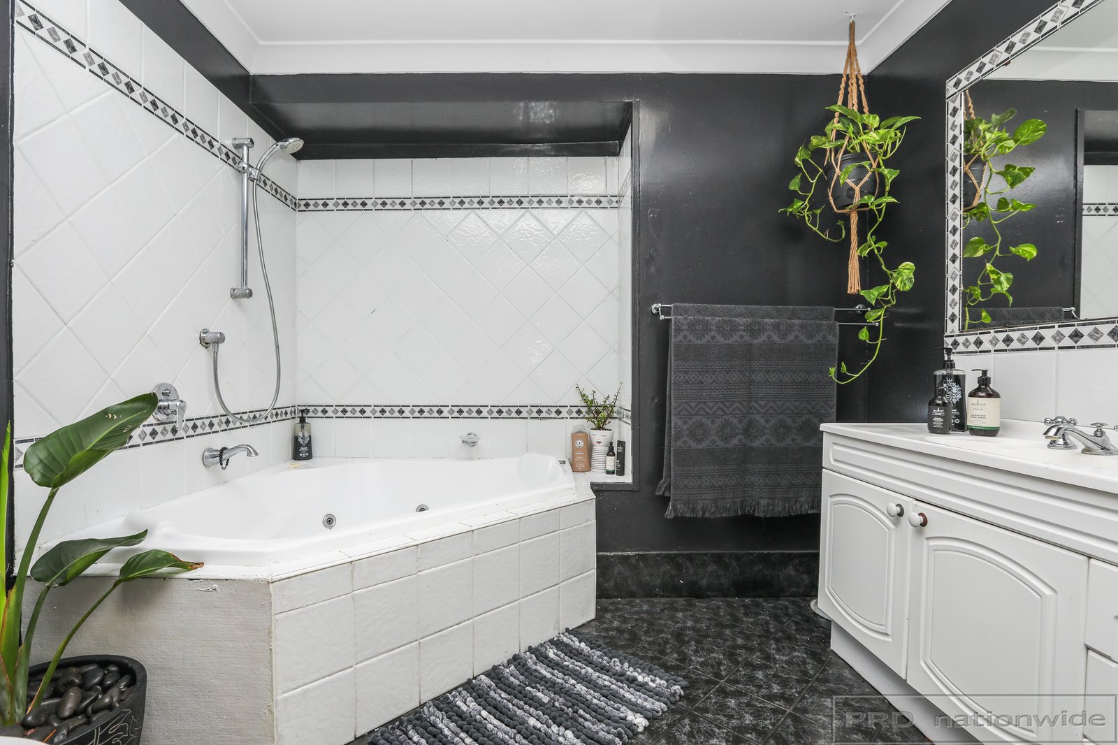 13 Mumford Avenue THORNTON 17