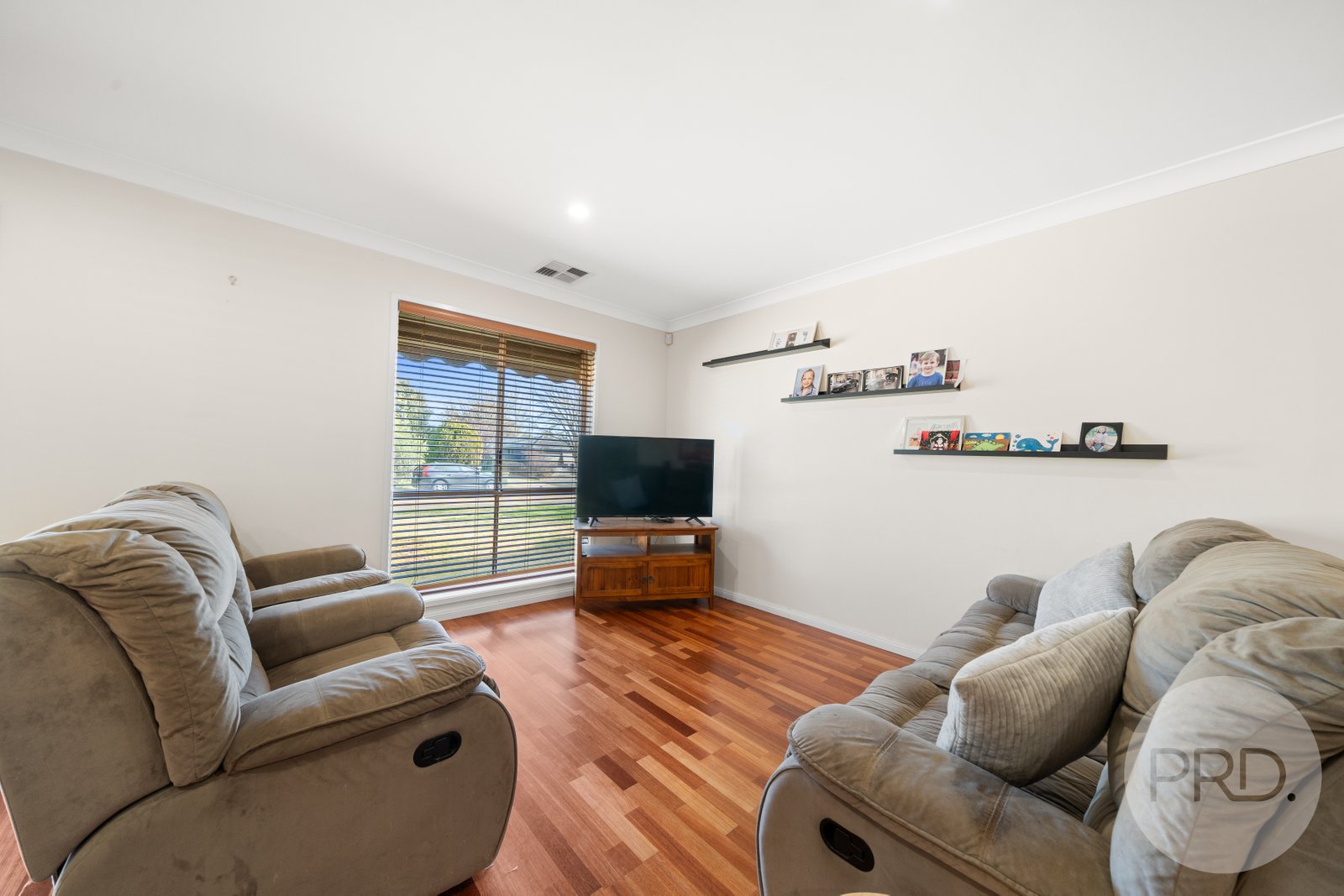 13 Myall Crescent LAKE ALBERT 7