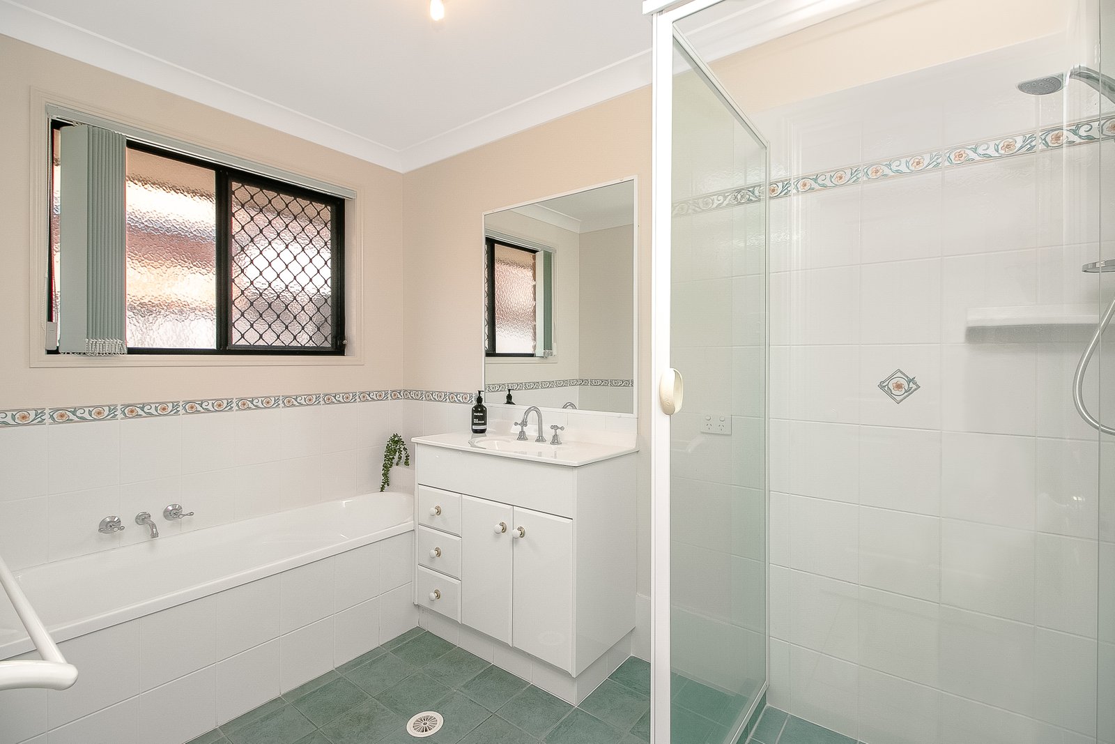 13 Narara Crescent BANORA POINT 10