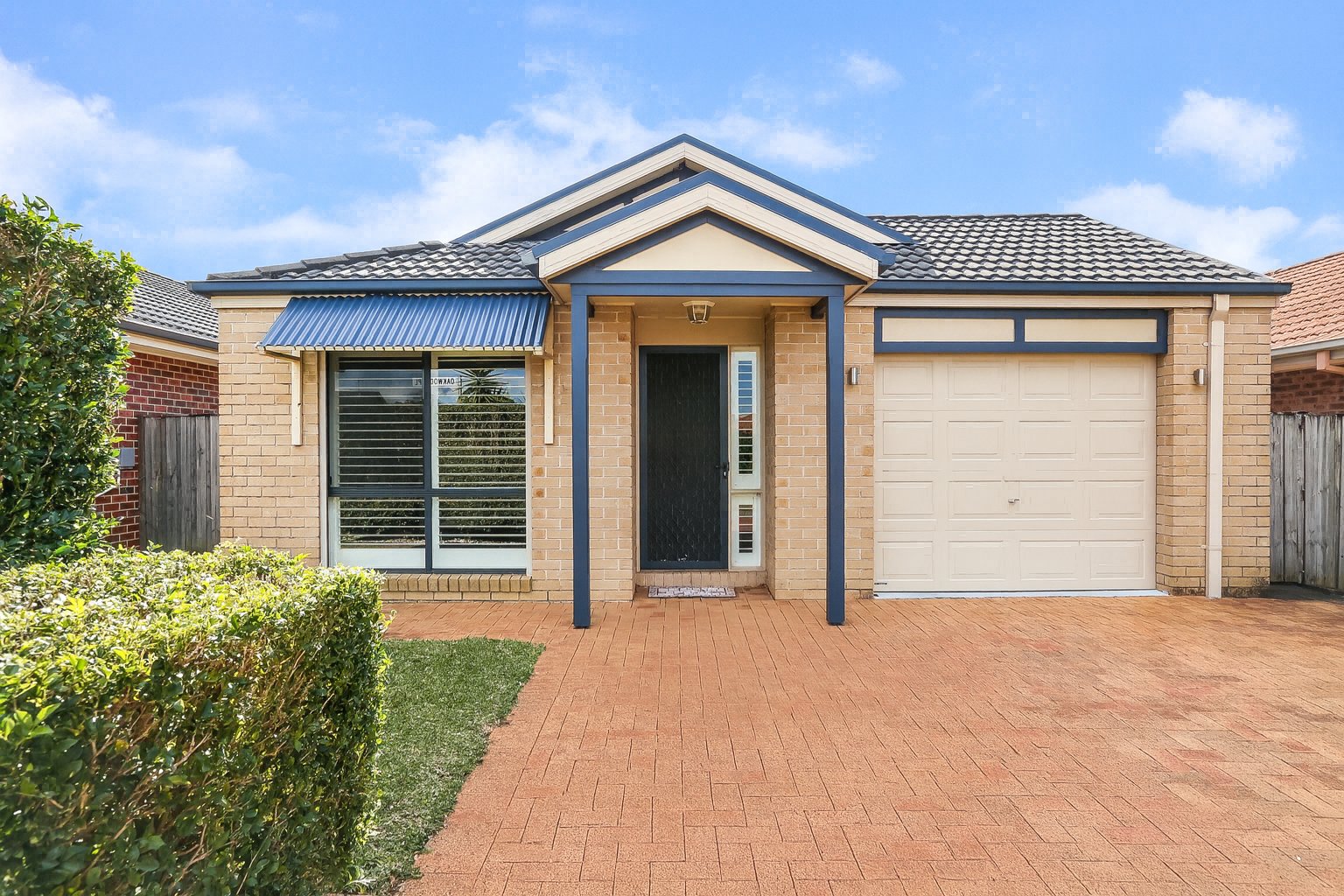 13 Oakwood Place HORSLEY 1