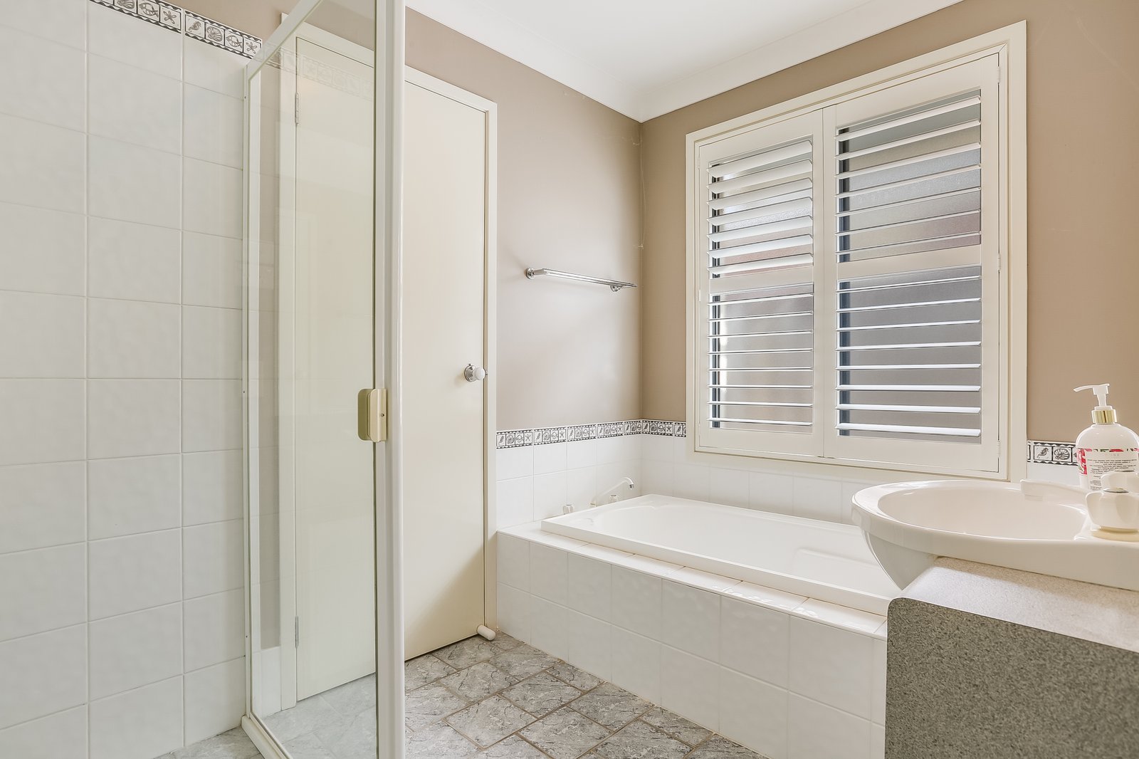 13 Oakwood Place HORSLEY 5