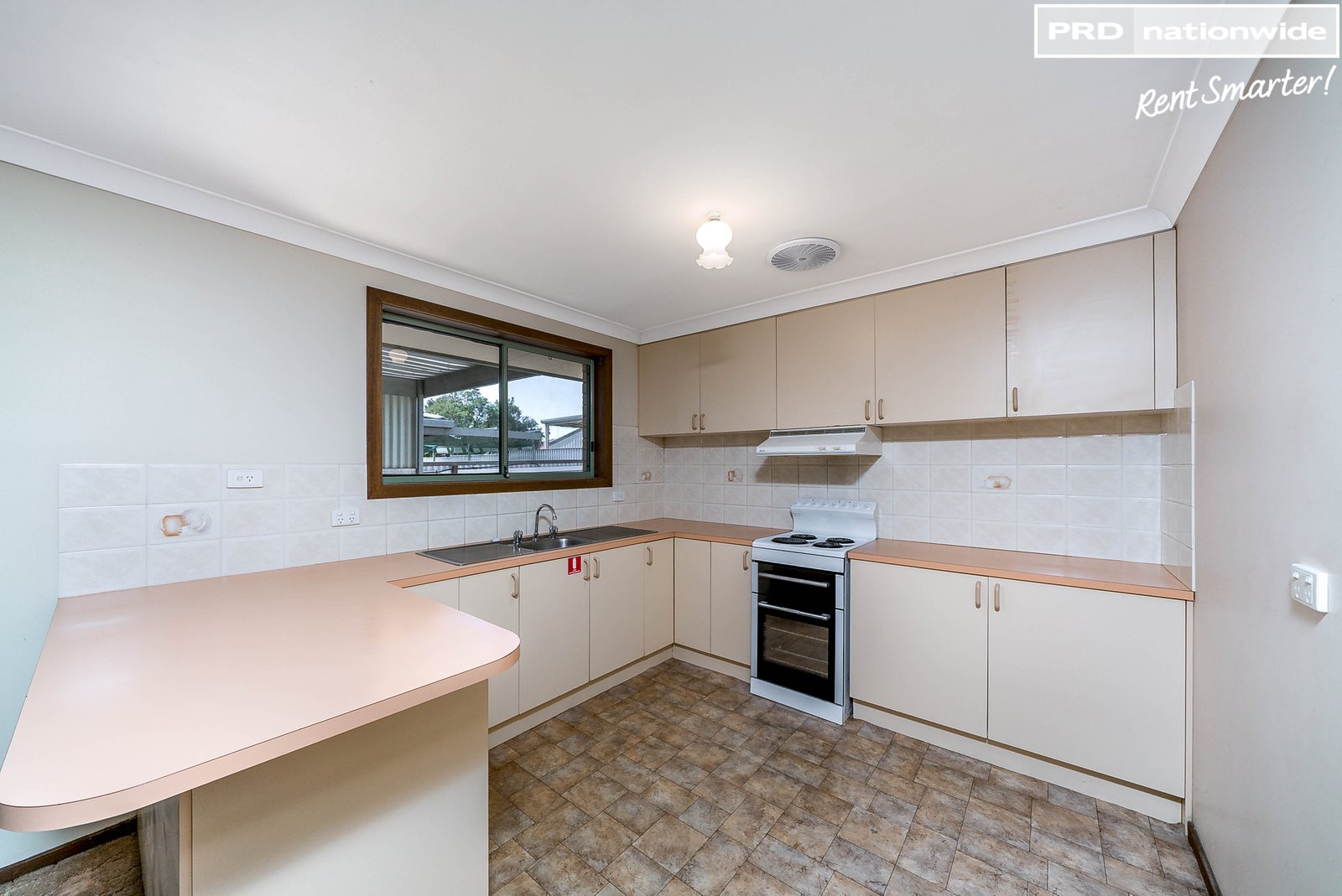 13 Oleander Crescent LAKE ALBERT 3