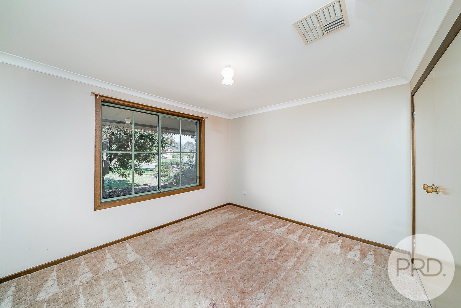 13 Oleander Crescent LAKE ALBERT 5