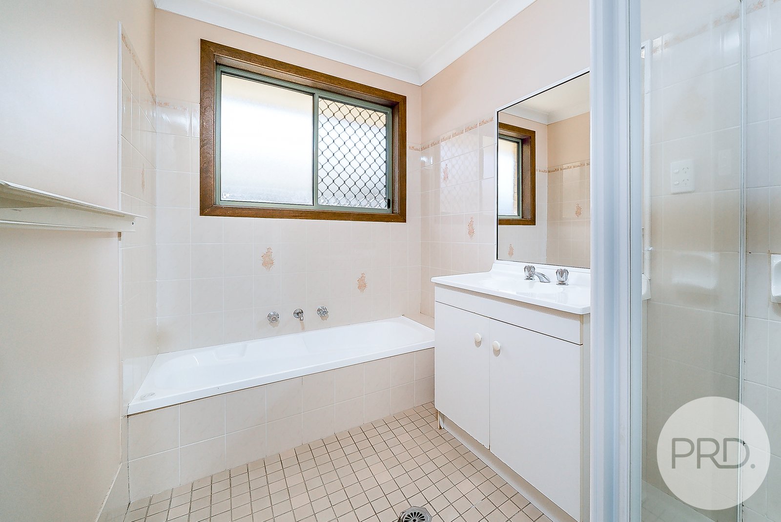 13 Oleander Crescent LAKE ALBERT 7