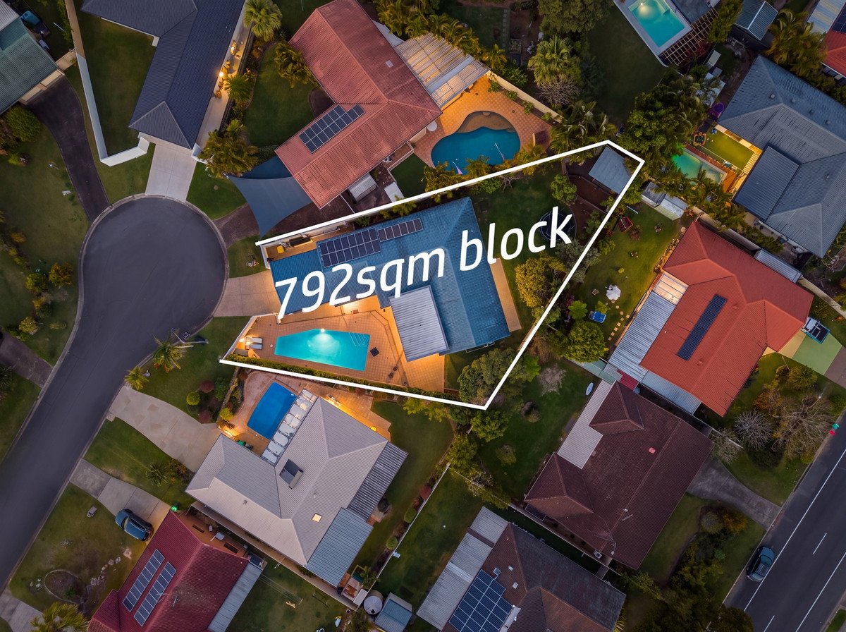 13 Palmwood Court BURLEIGH WATERS 2