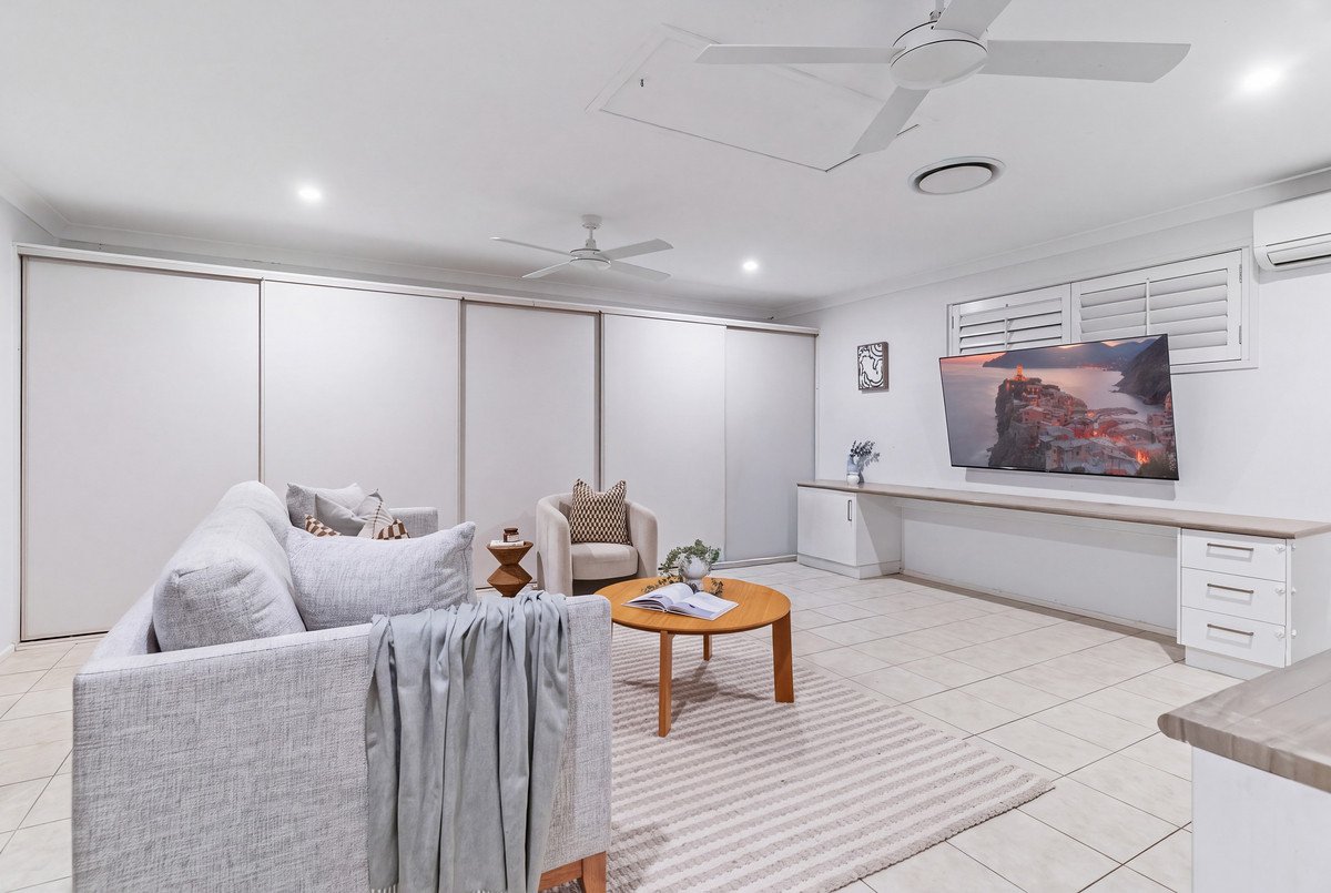 13 Palmwood Court BURLEIGH WATERS 19
