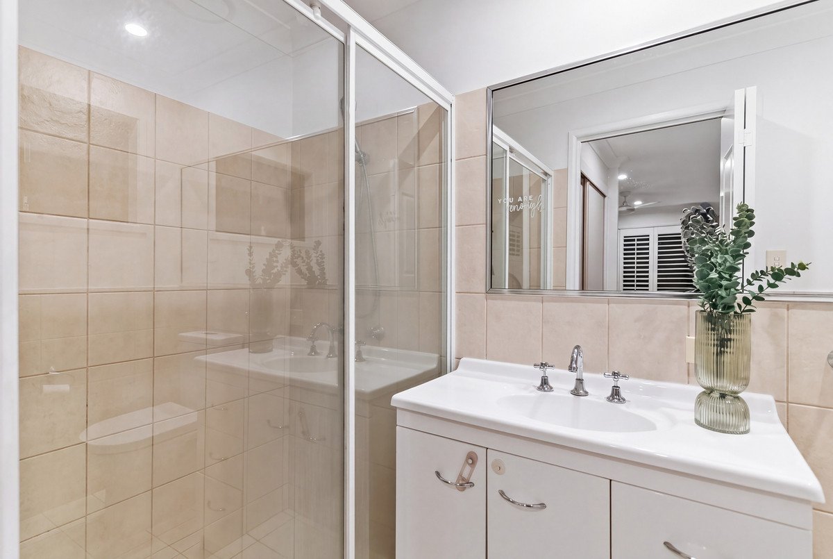 13 Palmwood Court BURLEIGH WATERS 21