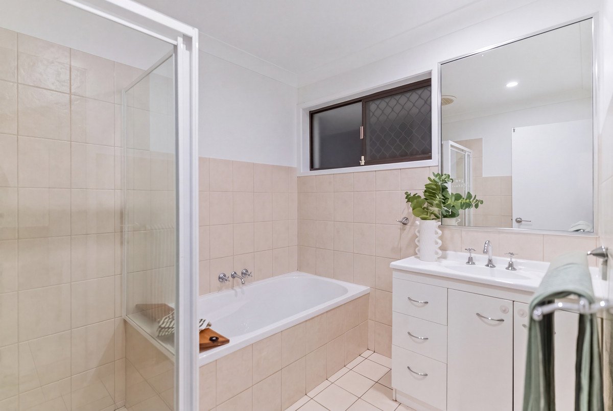 13 Palmwood Court BURLEIGH WATERS 25