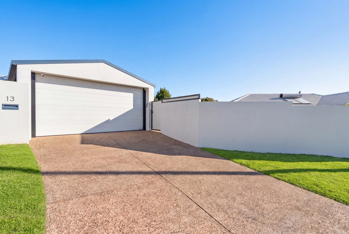 13 Palmwood Court BURLEIGH WATERS 32