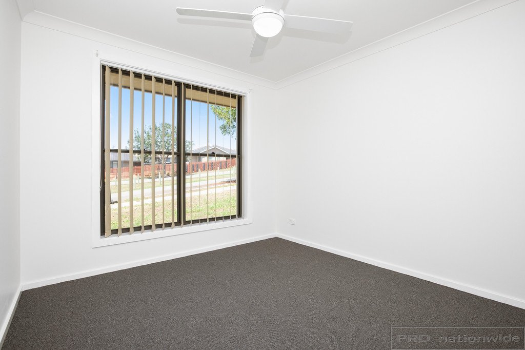 13 paperbark Parade ABERGLASSLYN 12