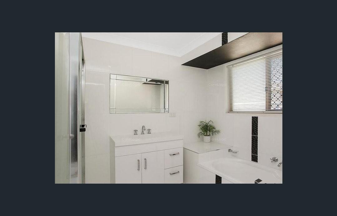 13 Paul Court CARRARA 7