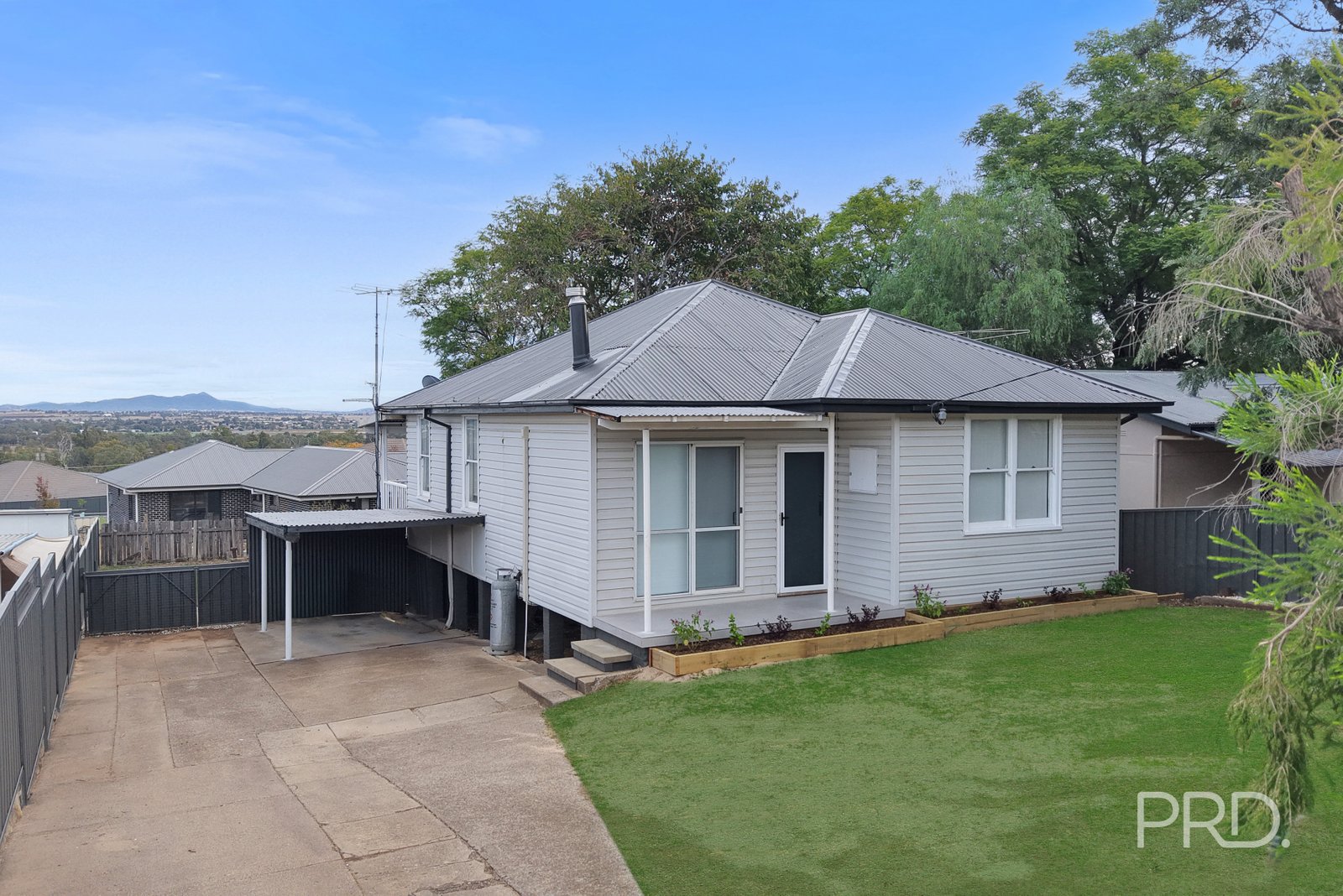13 Peel Street TAMWORTH 2