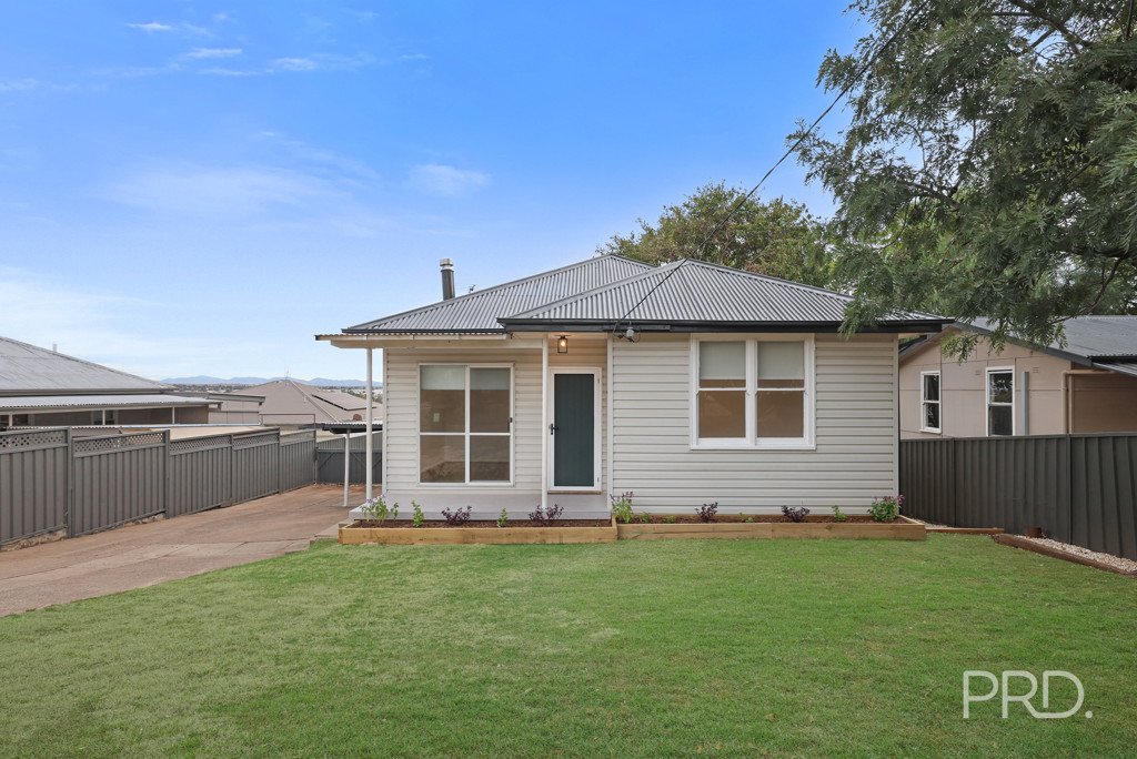 13 Peel Street TAMWORTH 1