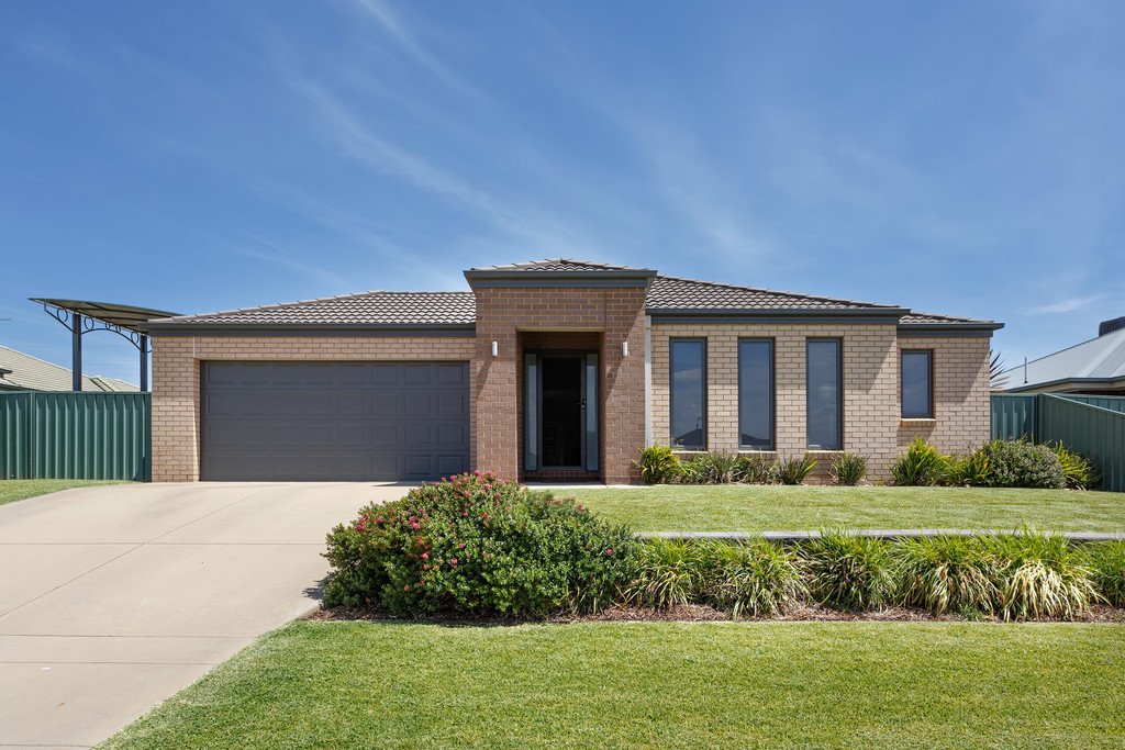 13 Quandong Place FOREST HILL 2