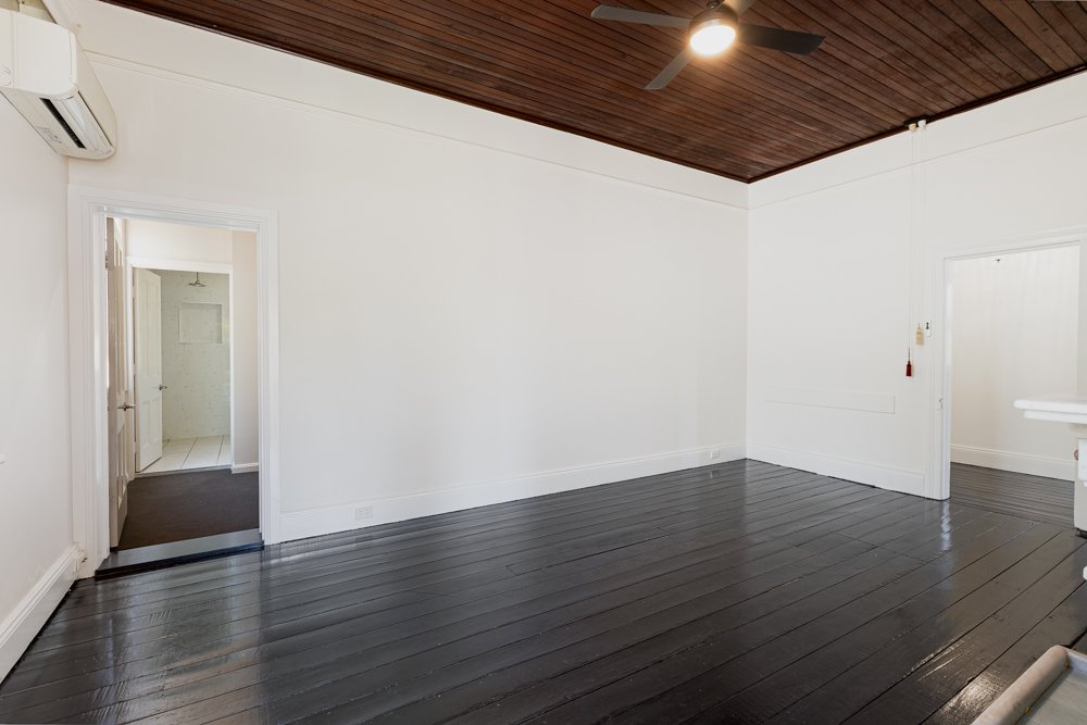 13 Queen Street LORN 8