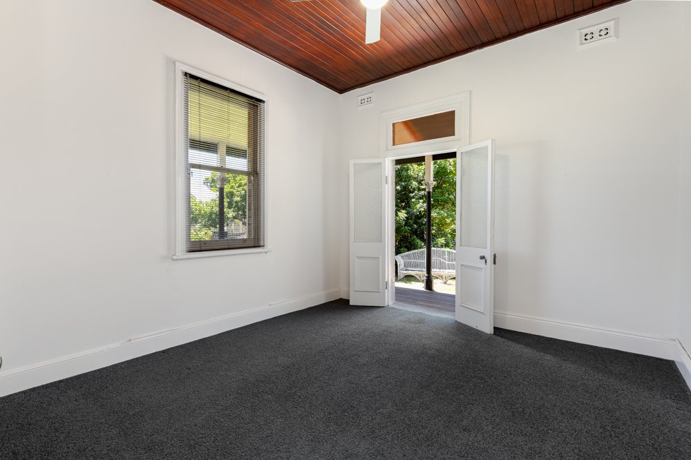 13 Queen Street LORN 10