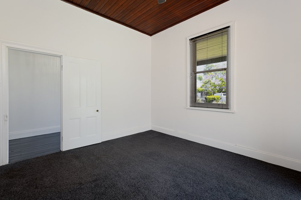 13 Queen Street LORN 11