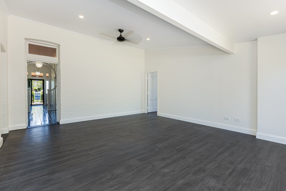 13 Queen Street LORN 18