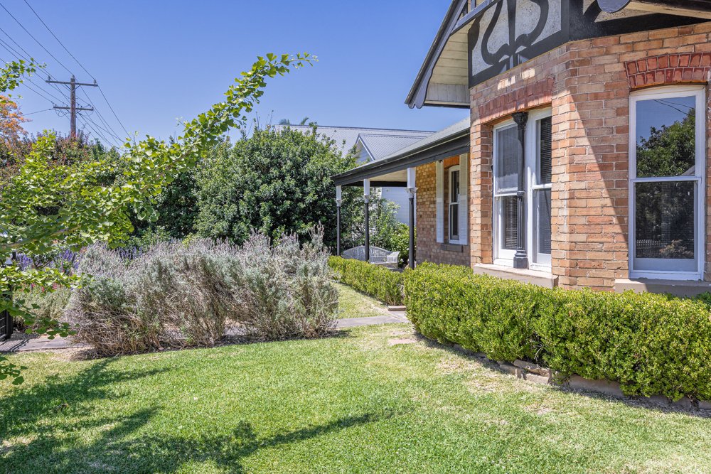 13 Queen Street LORN 30