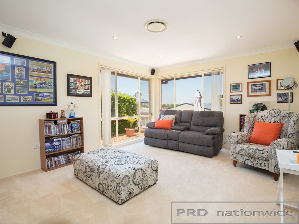 13 Ribbonwood Close LARGS 9