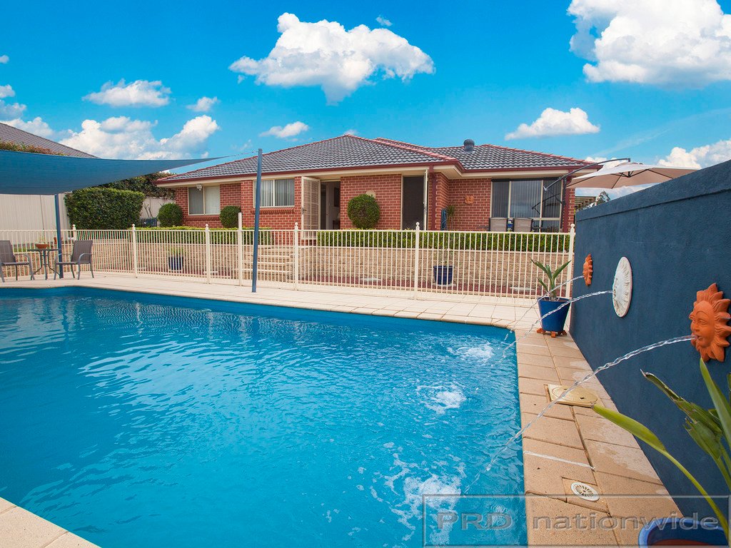 13 Ribbonwood Close LARGS 17