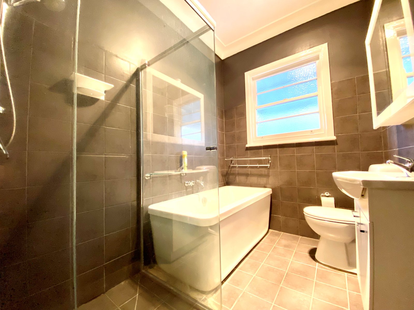 13 Robert Street TAMWORTH 4