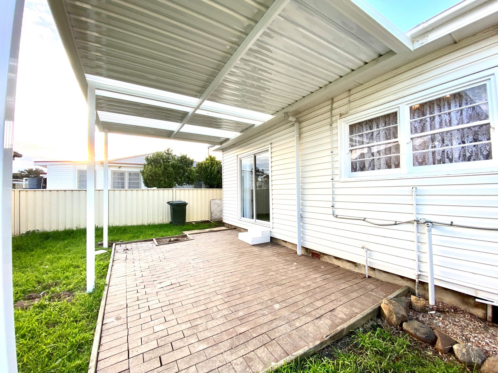 13 Robert Street TAMWORTH 9