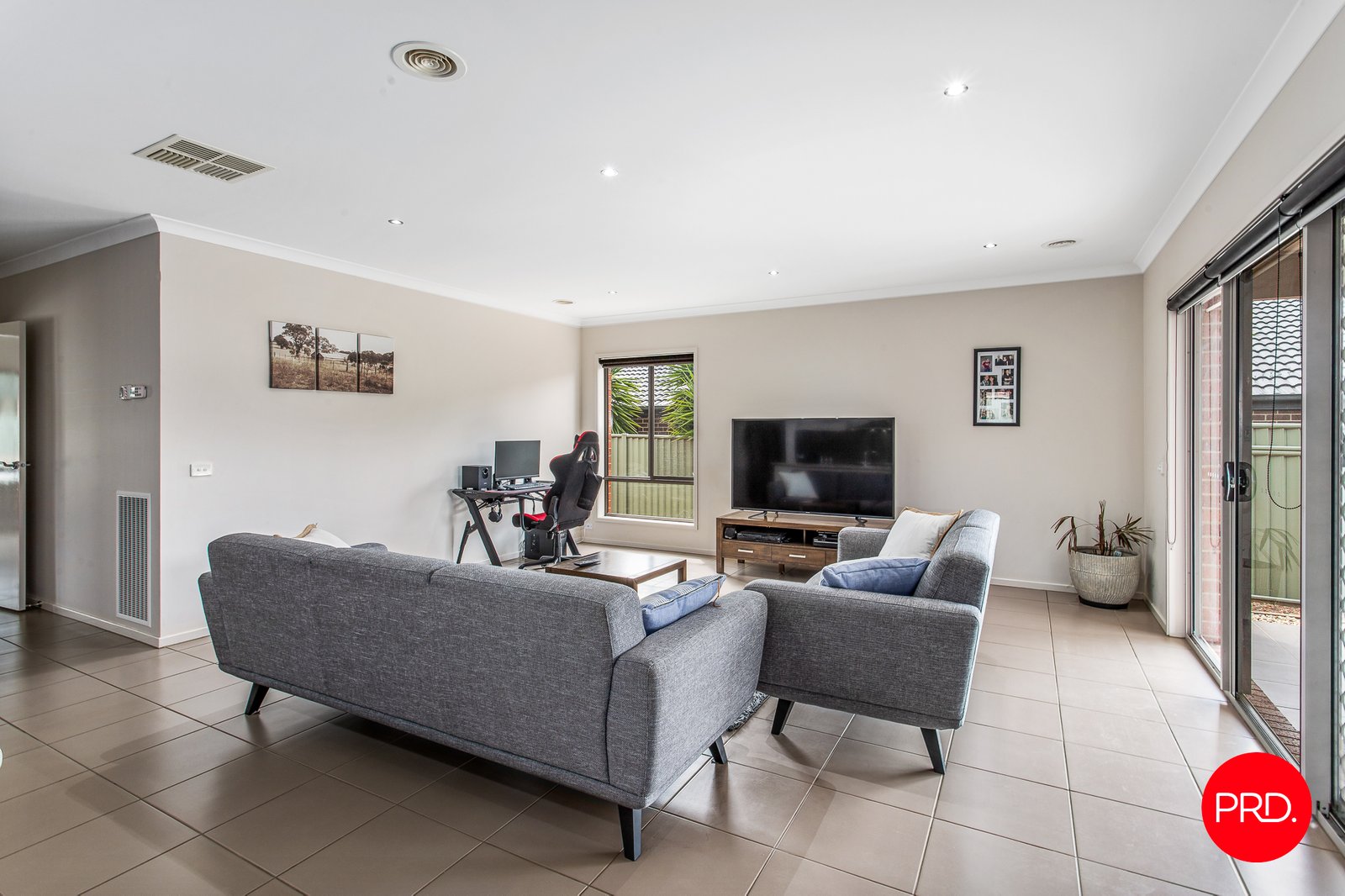 13 Roxburgh Crescent JUNORTOUN 3