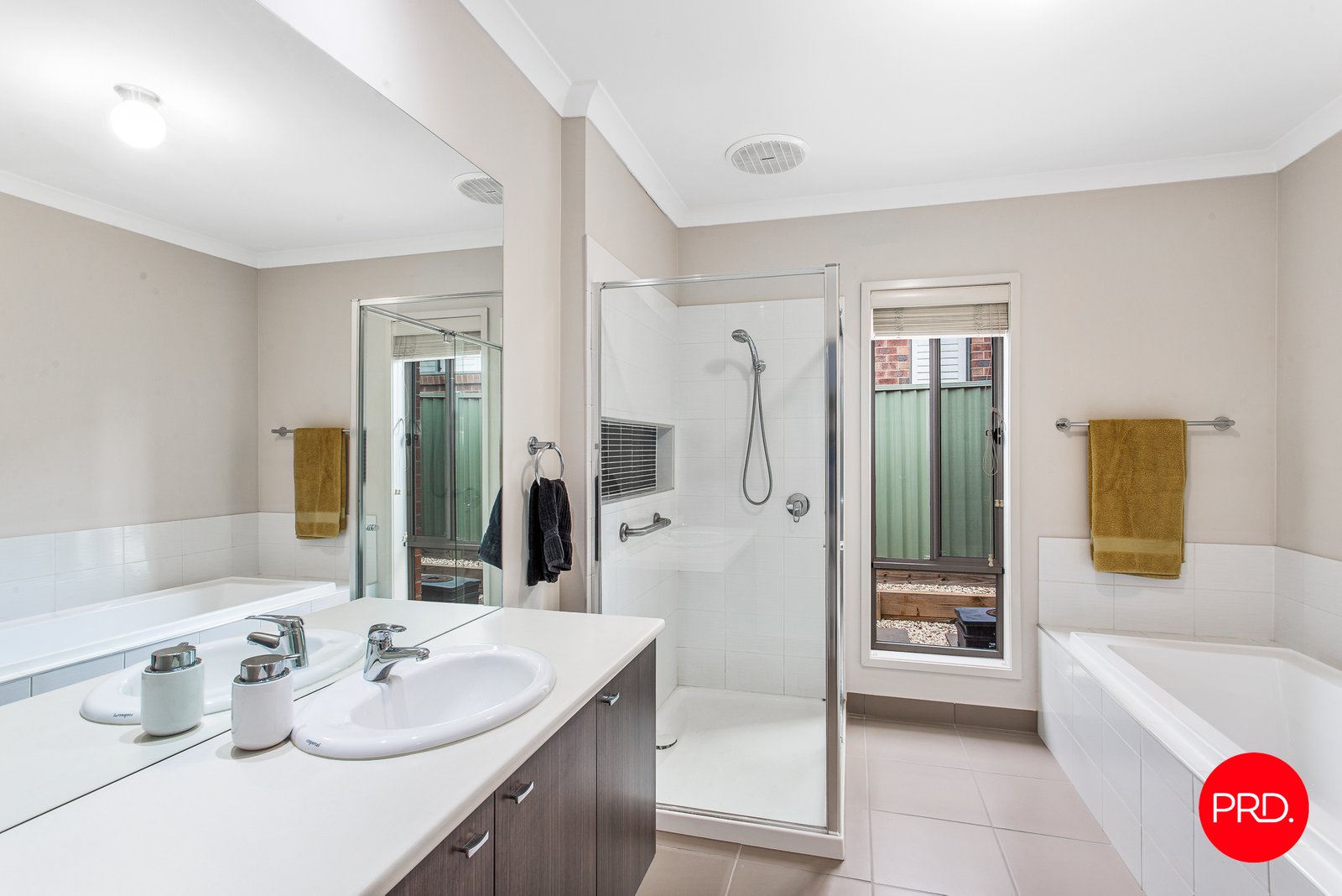13 Roxburgh Crescent JUNORTOUN 16