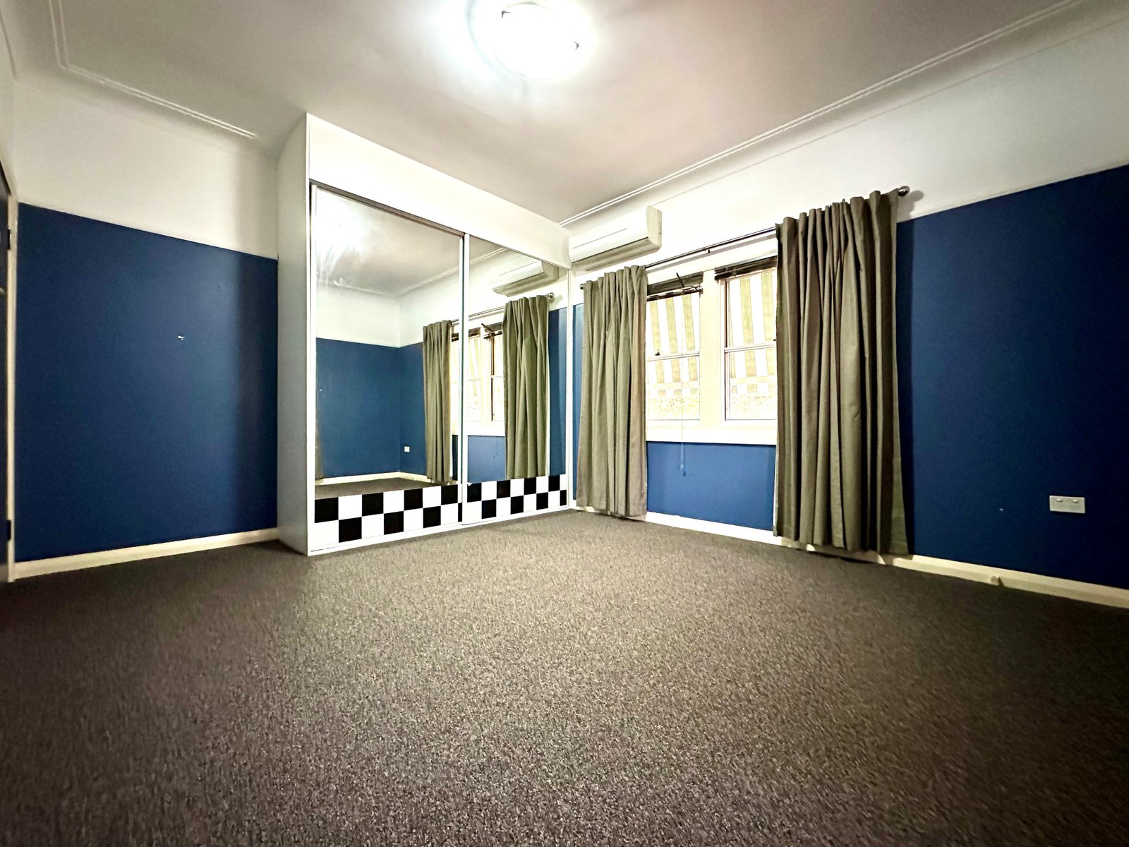 13 Russell Street TAMWORTH 5