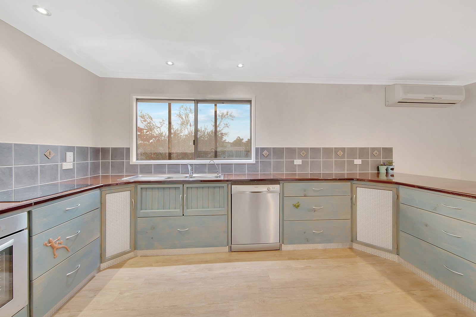 13 Salgado Street BOYNE ISLAND 3