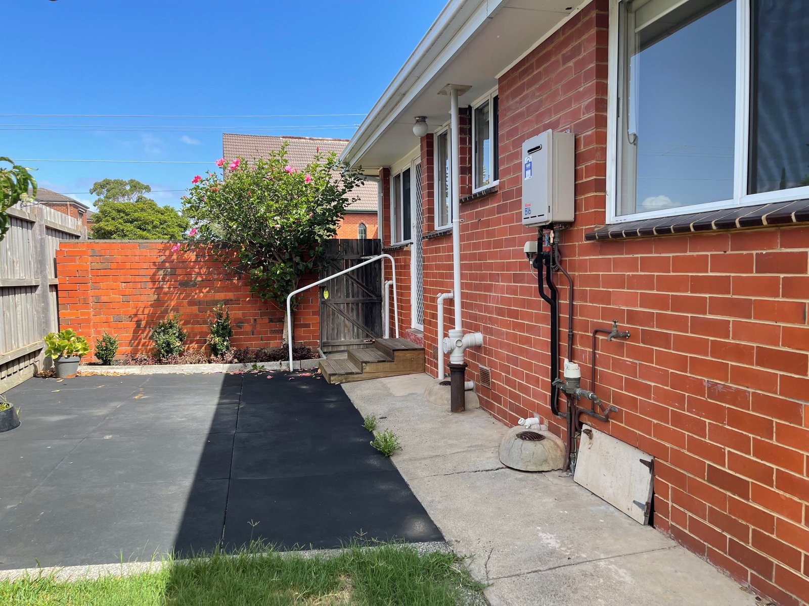 Gallery: 1/3 Sherwood Avenue
