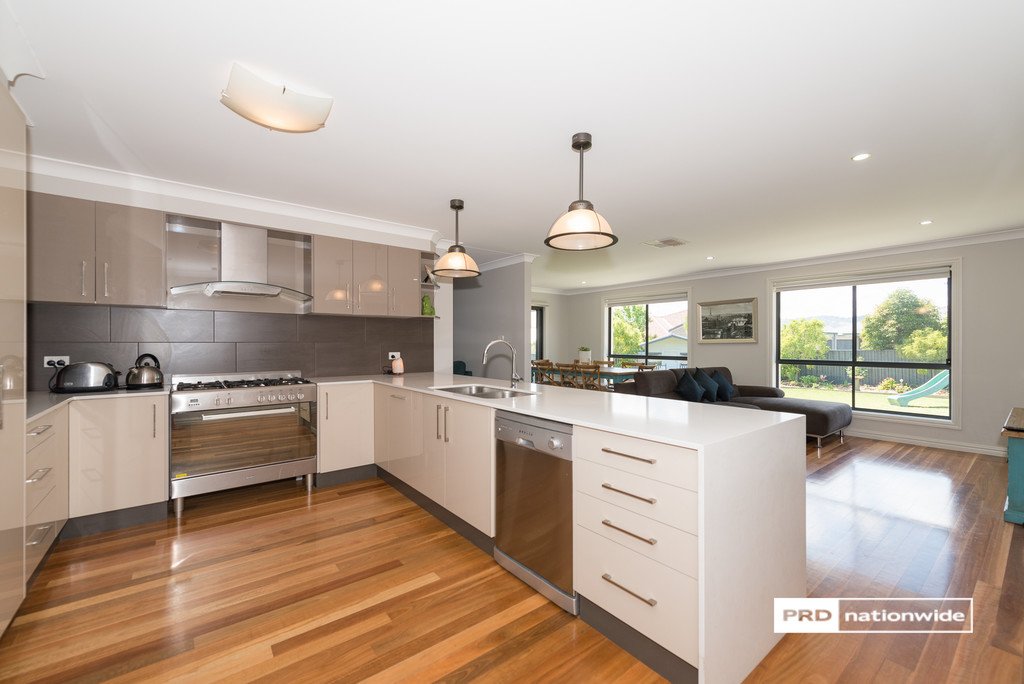 13 Shiraz Road TAMWORTH 3