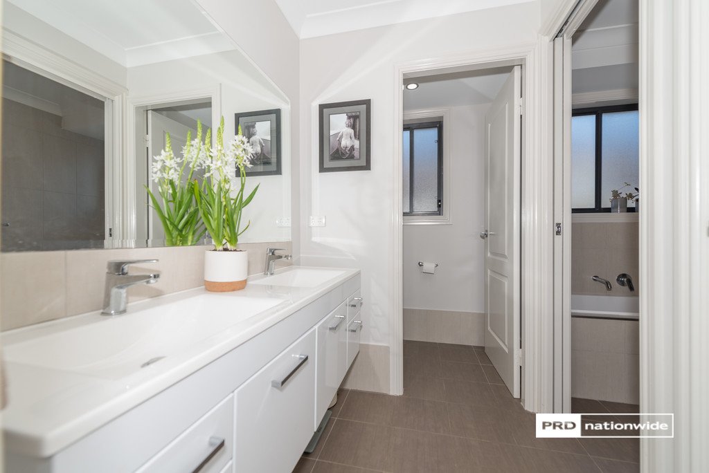 13 Shiraz Road TAMWORTH 9