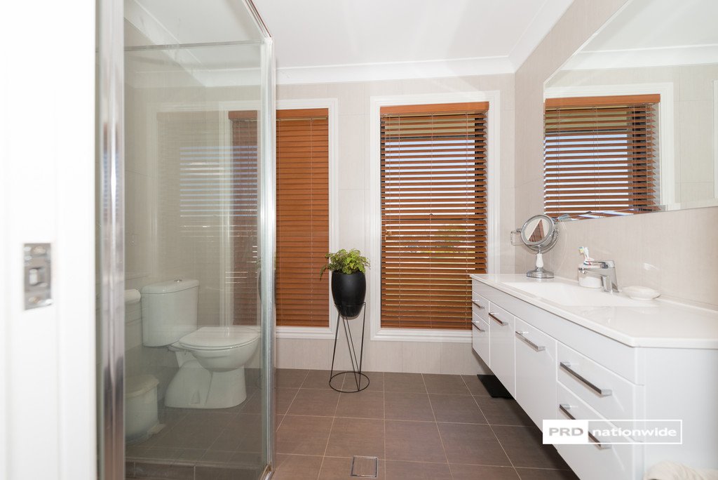 13 Shiraz Road TAMWORTH 14