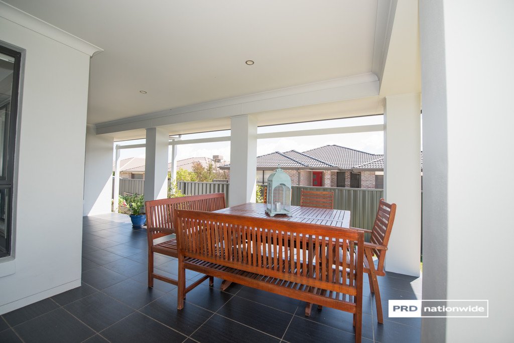 13 Shiraz Road TAMWORTH 19