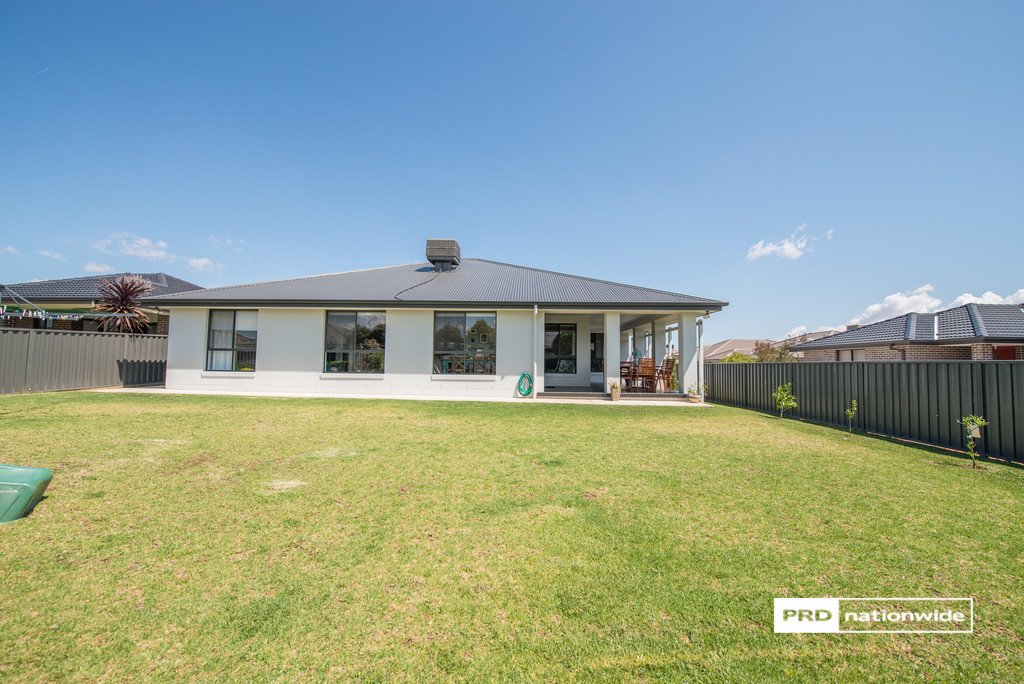 13 Shiraz Road TAMWORTH 21