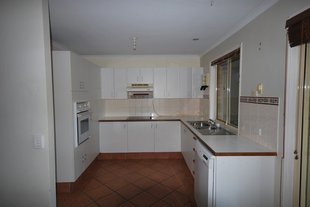 13 Southlake Drive VARSITY LAKES 3